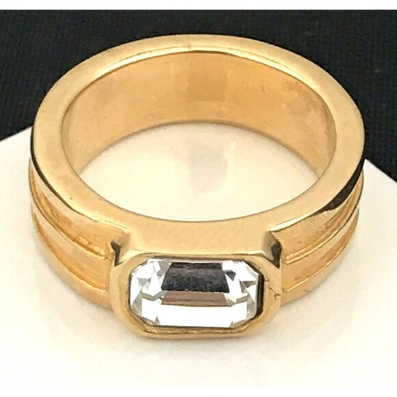 Vintage Ring Size 5 Textured Gold Tone Band Clear Crystal New Old Stock 9W - Picture 3 of 3